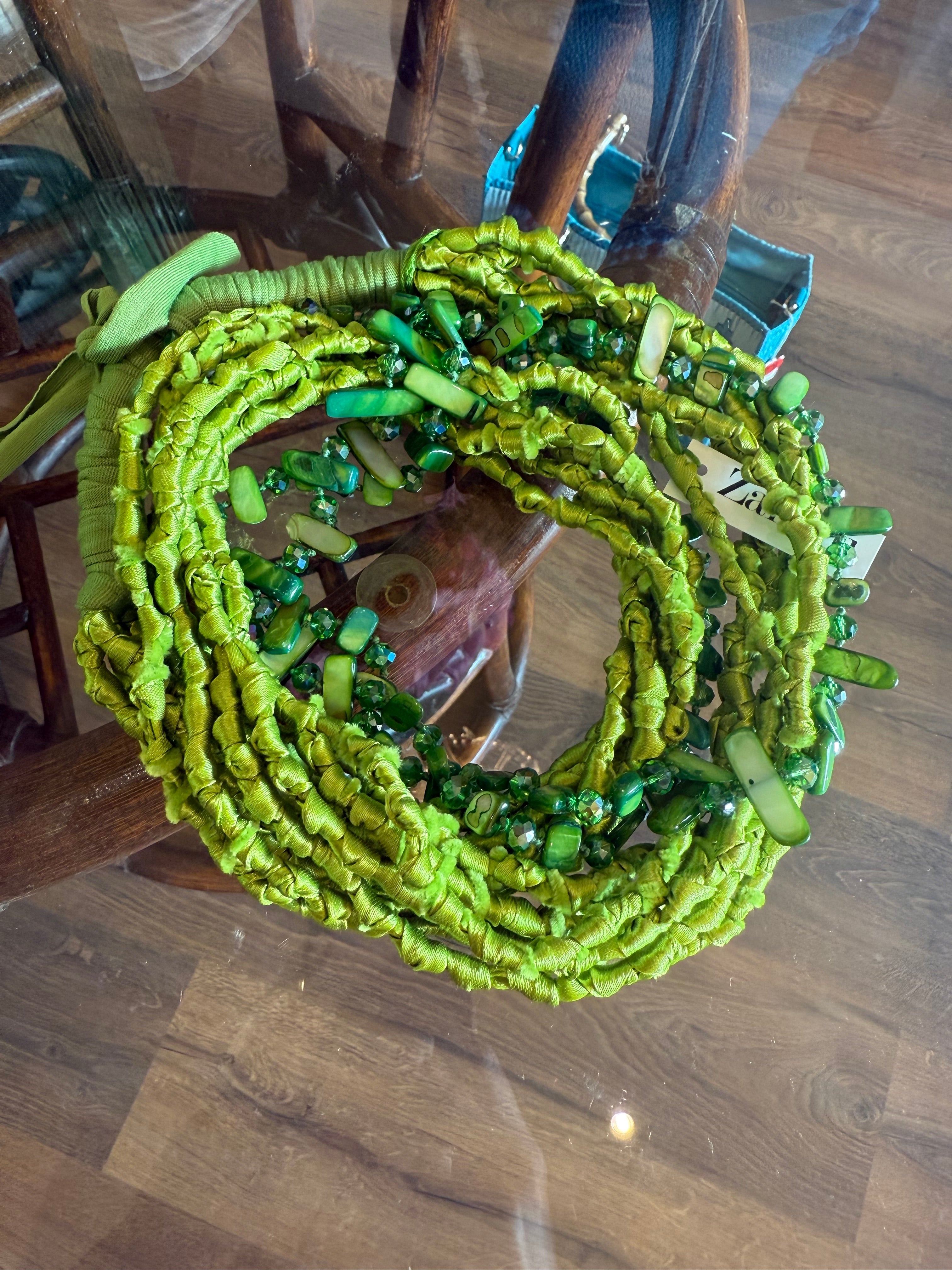 Collana artigianale a cinque fili con filo decorativo in perle/pietrine – Roberta Zanelli