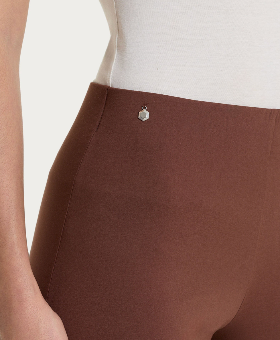 Pantalone capri con spacchetti in Super Fresh - Cappuccino