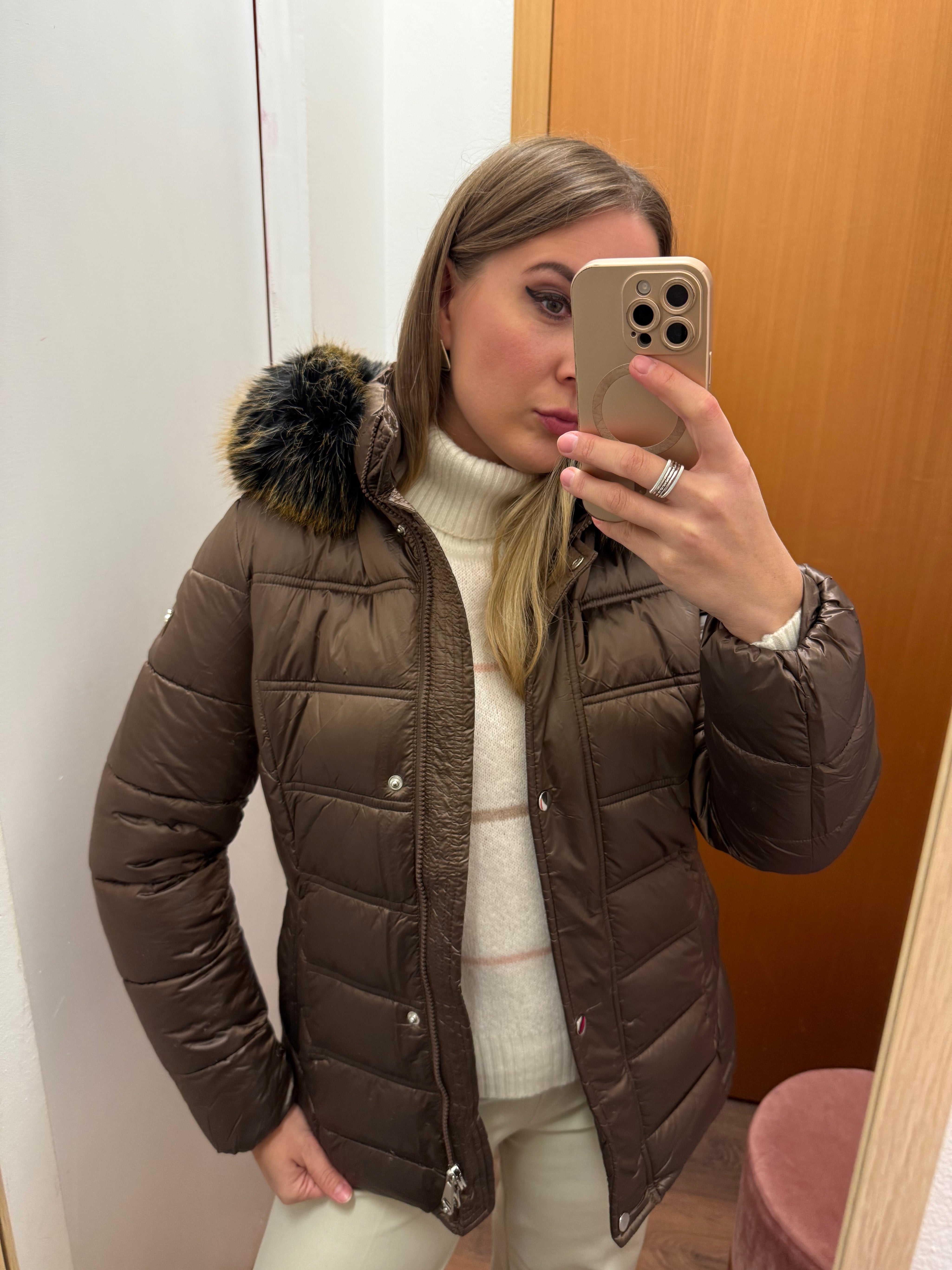 Piumino con cappuccio color cioccolato