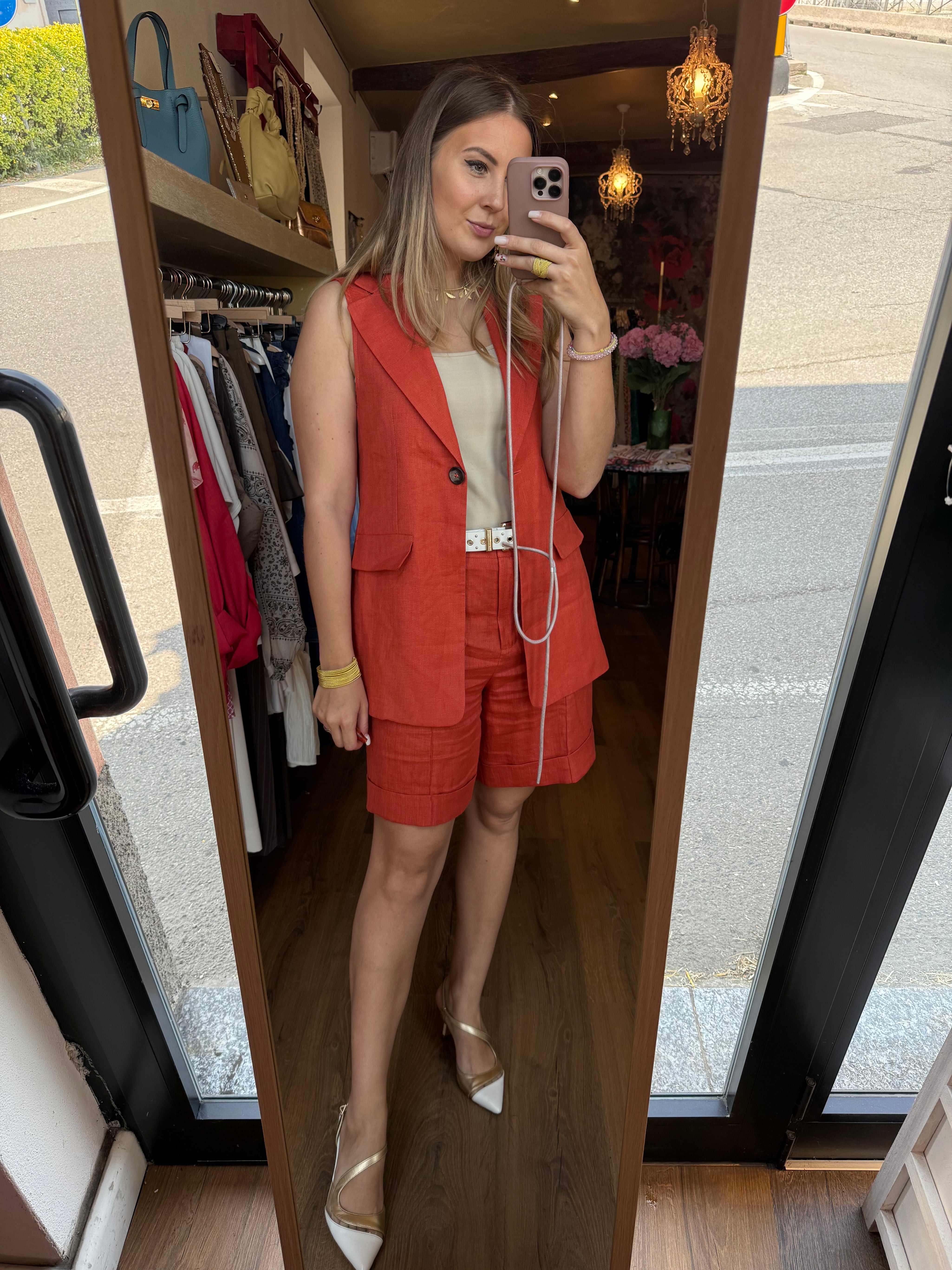 Completo gilet e bermuda coccio in lino Gioia