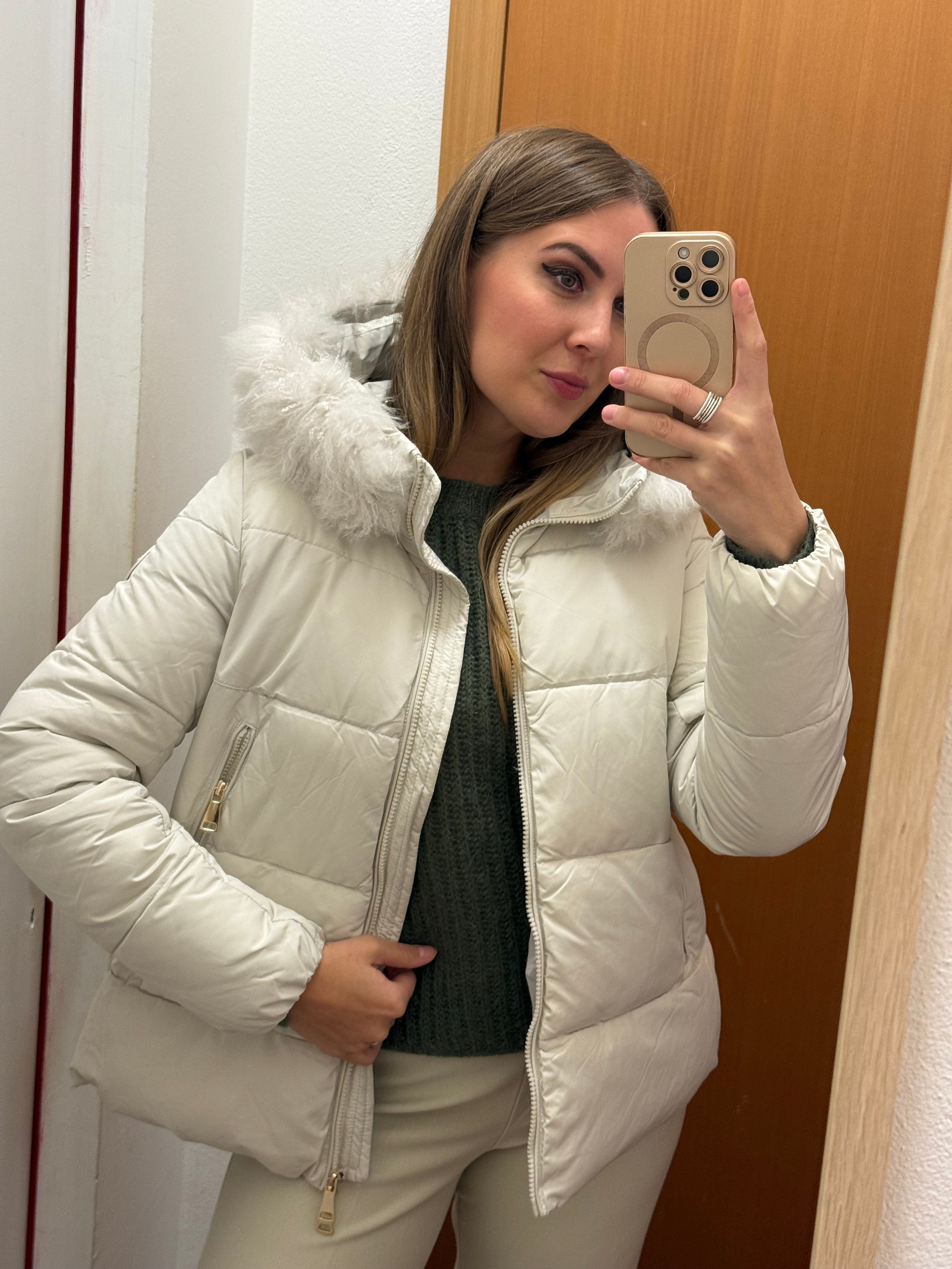 Piumino corto con cappuccio colore ghiaccio