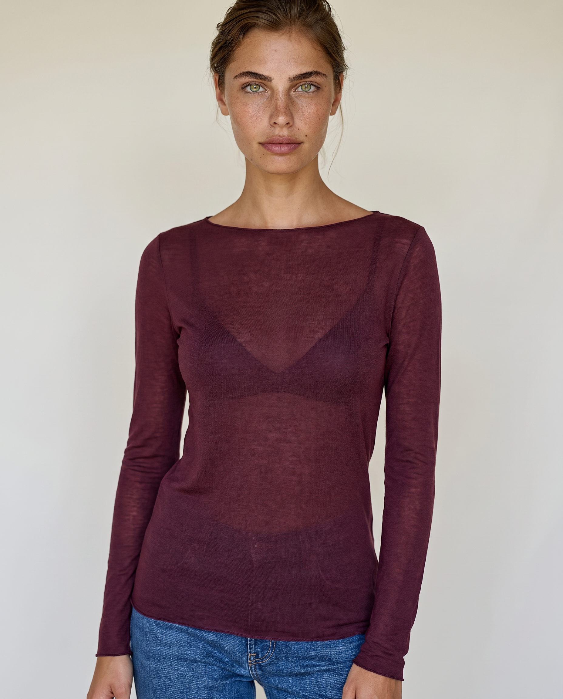 Maglia Essenziale Ultraleggera in Cashmere con Scollo a Barca Bordeaux