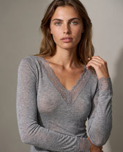 Maglia Essenziale Ultraleggera in Cashmere Scollo a V con pizzo Grigio Me.