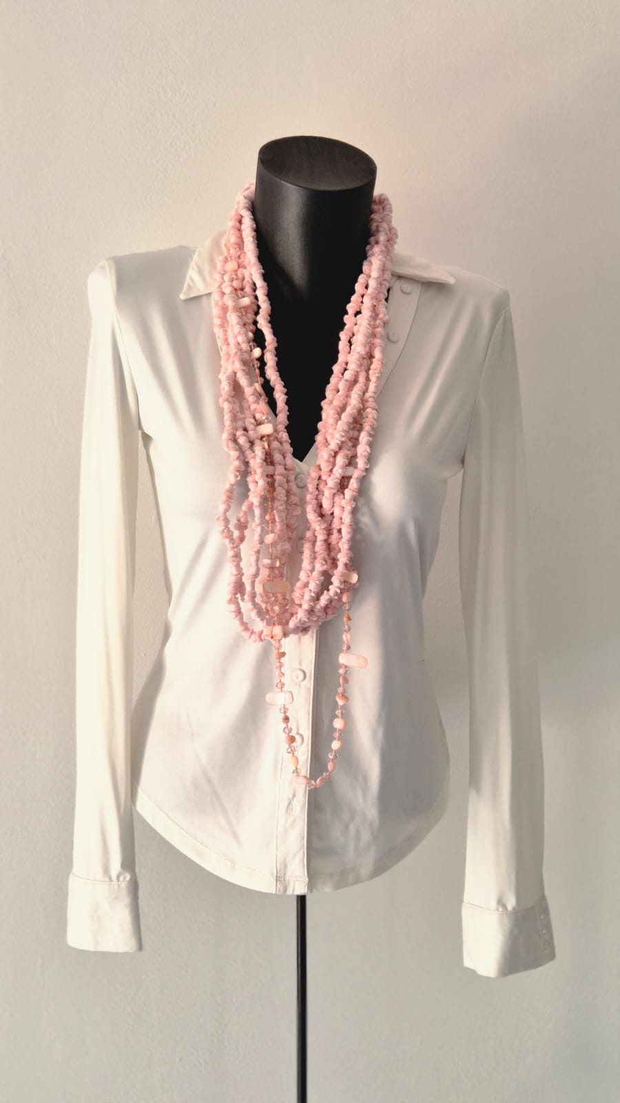 Collana artigianale a cinque fili con filo decorativo in perle/pietrine – Roberta Zanelli