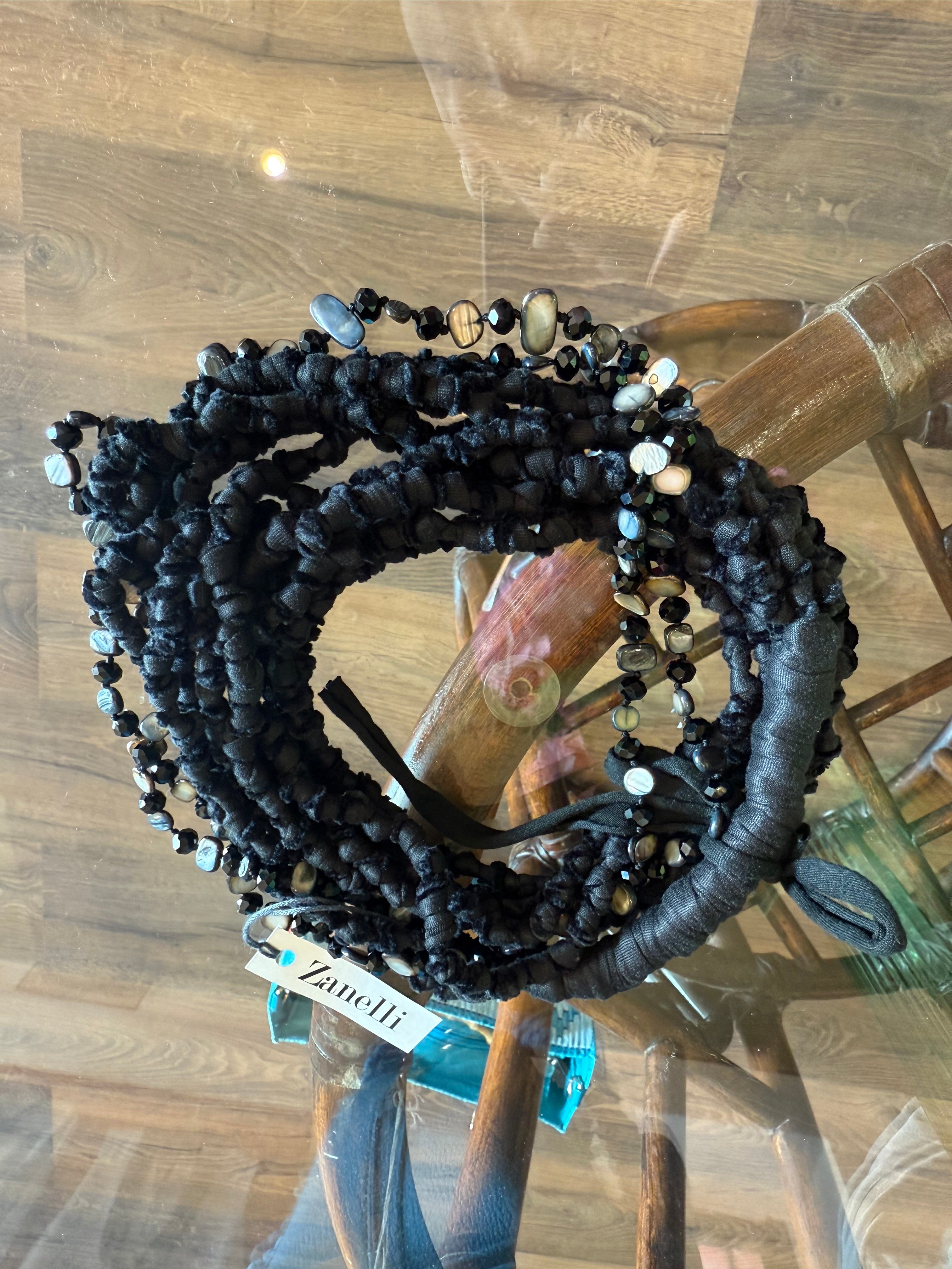 Collana artigianale a cinque fili con filo decorativo in perle/pietrine – Roberta Zanelli