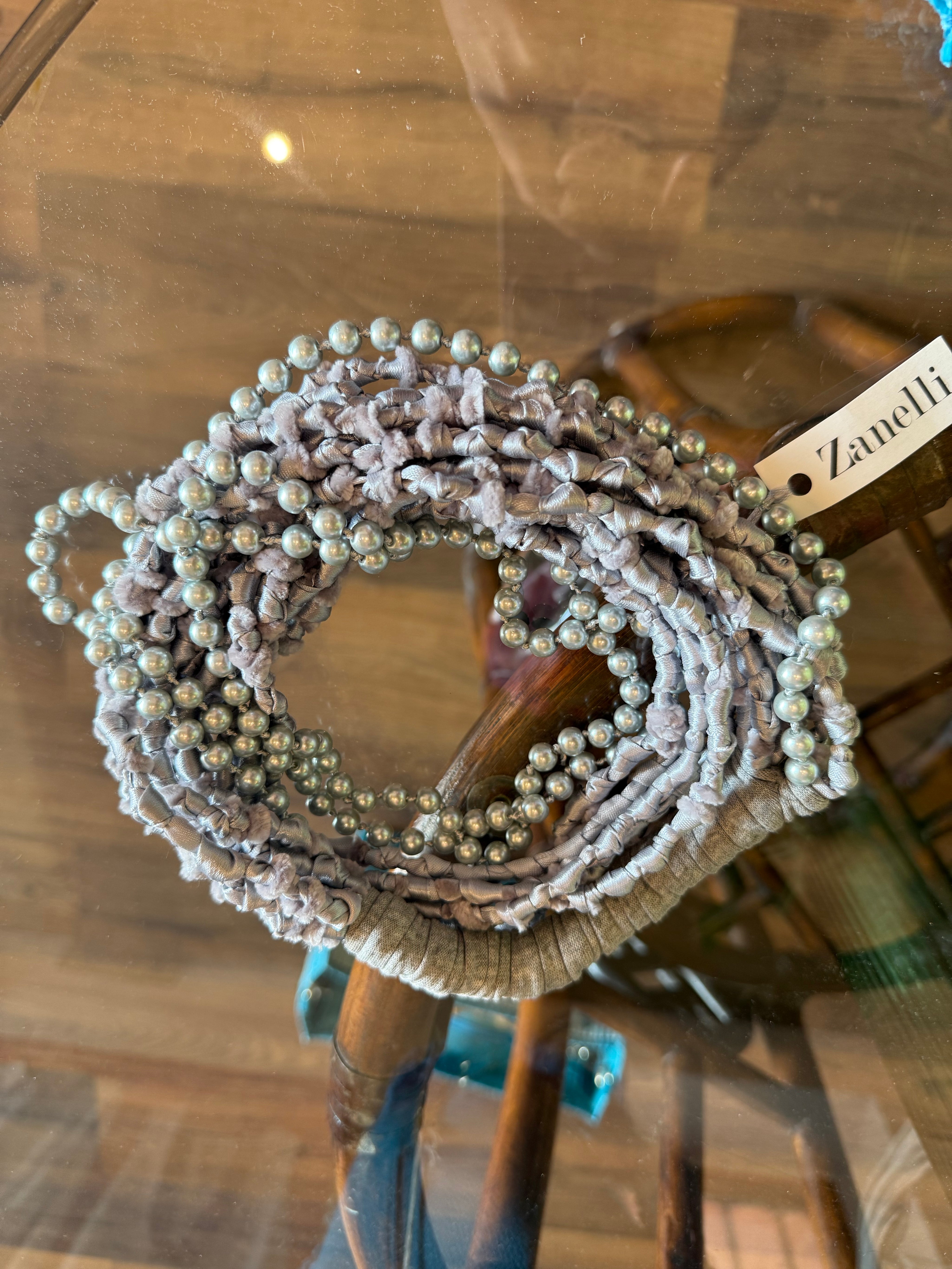 Collana artigianale a cinque fili con filo decorativo in perle/pietrine – Roberta Zanelli