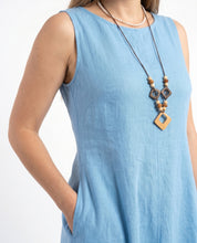 Abito midi azzurro smanicato con tasche