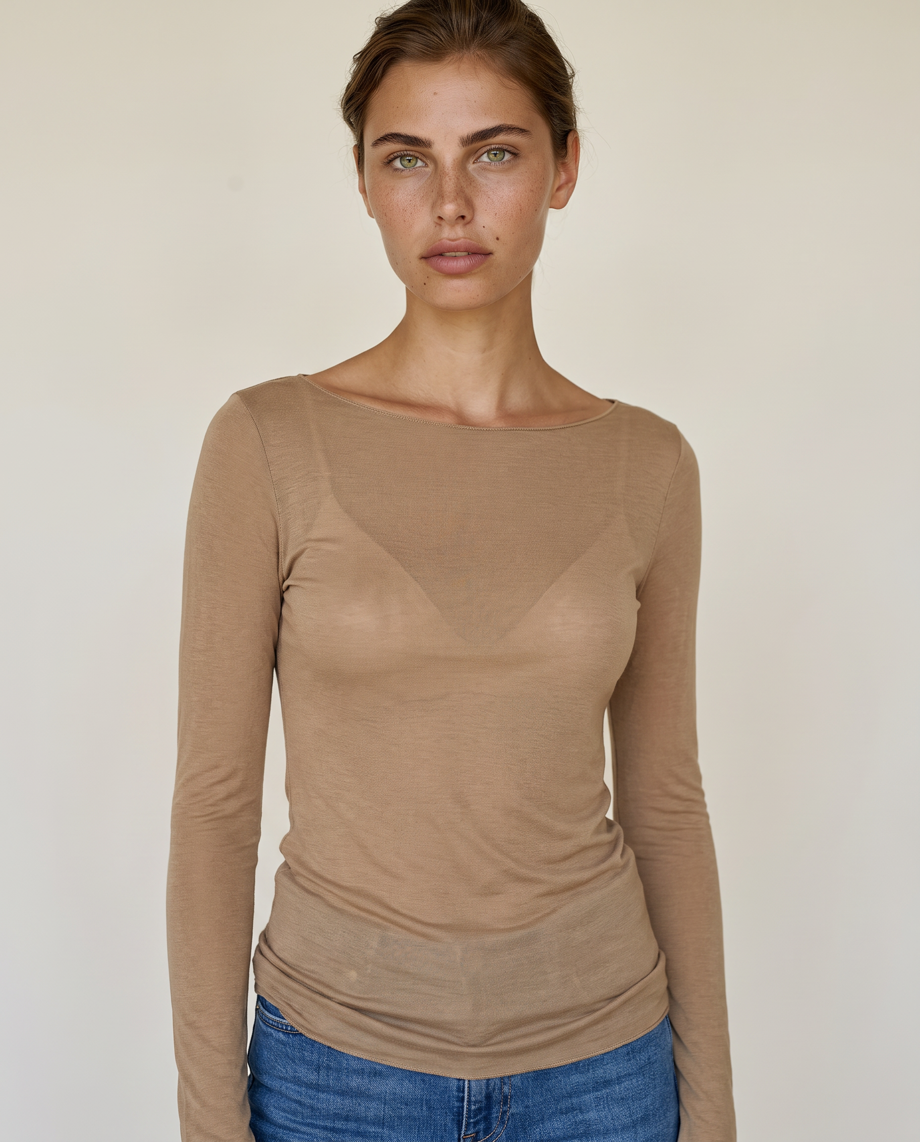 Maglia Essenziale Ultraleggera in Cashmere con Scollo a Barca Cammello