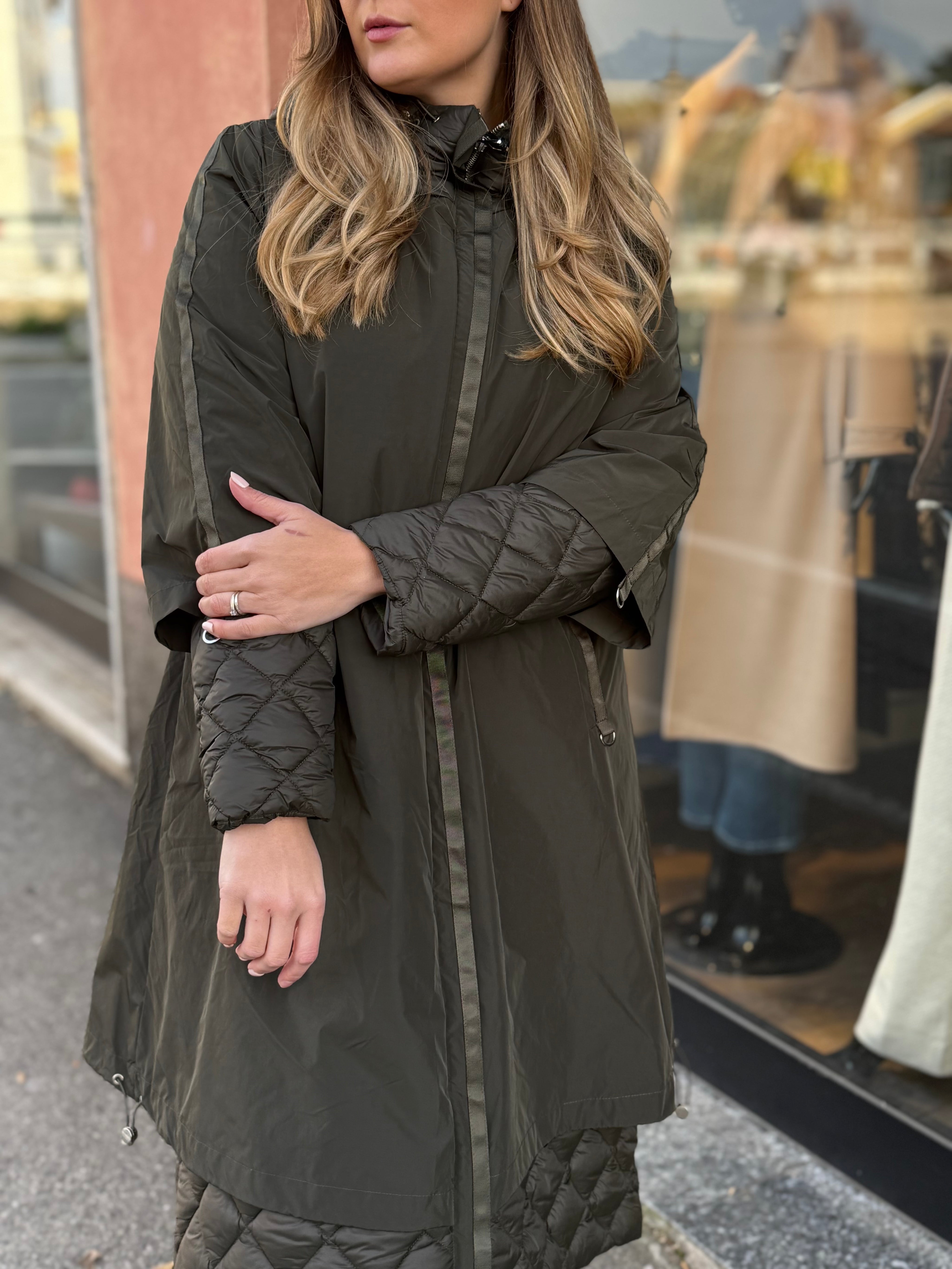 Piumino impermeabile oversize verde militare