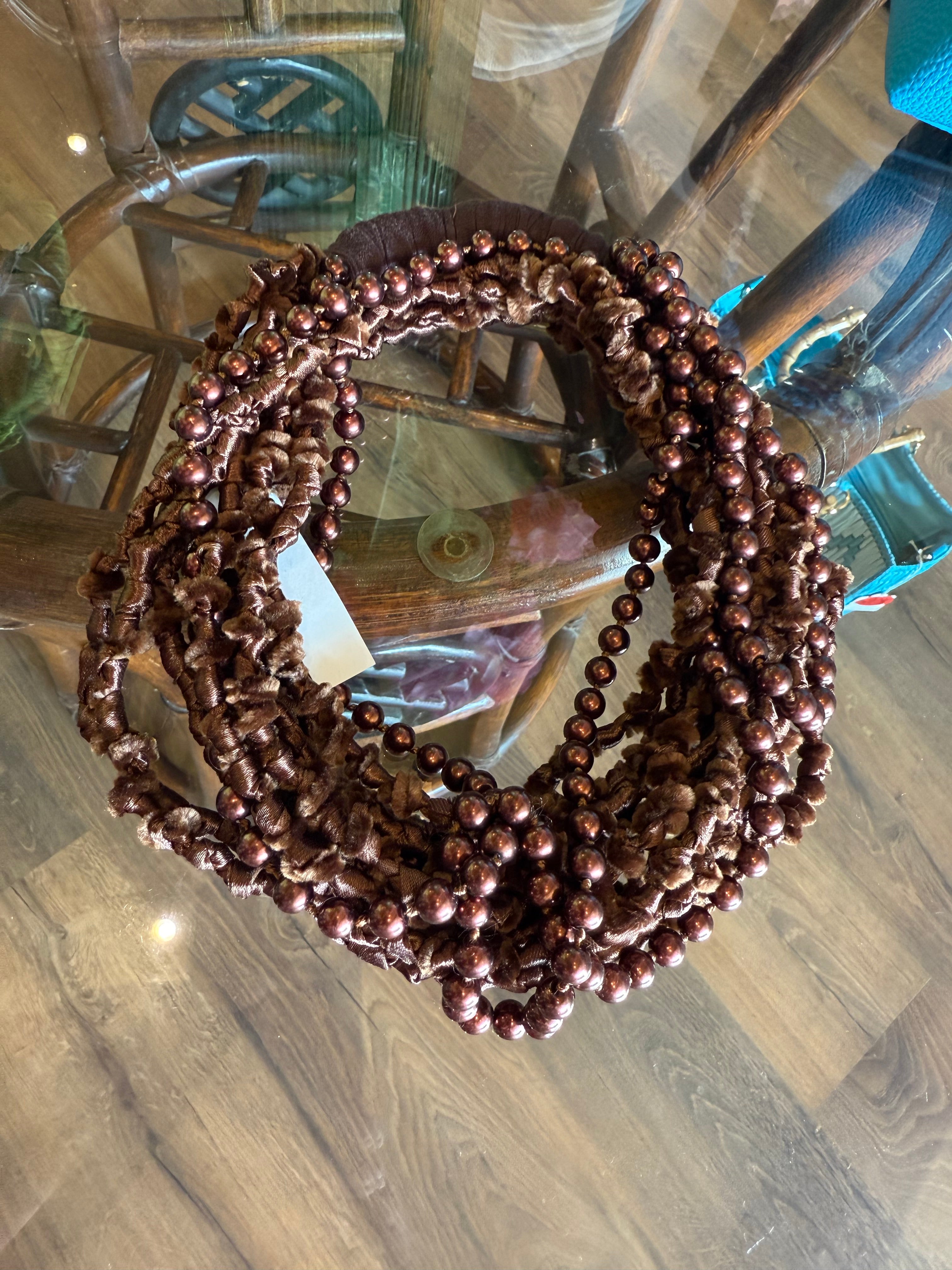 Collana artigianale a cinque fili con filo decorativo in perle/pietrine – Roberta Zanelli