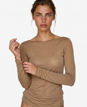 Maglia Essenziale Ultraleggera in Cashmere con Scollo a Barca Cammello