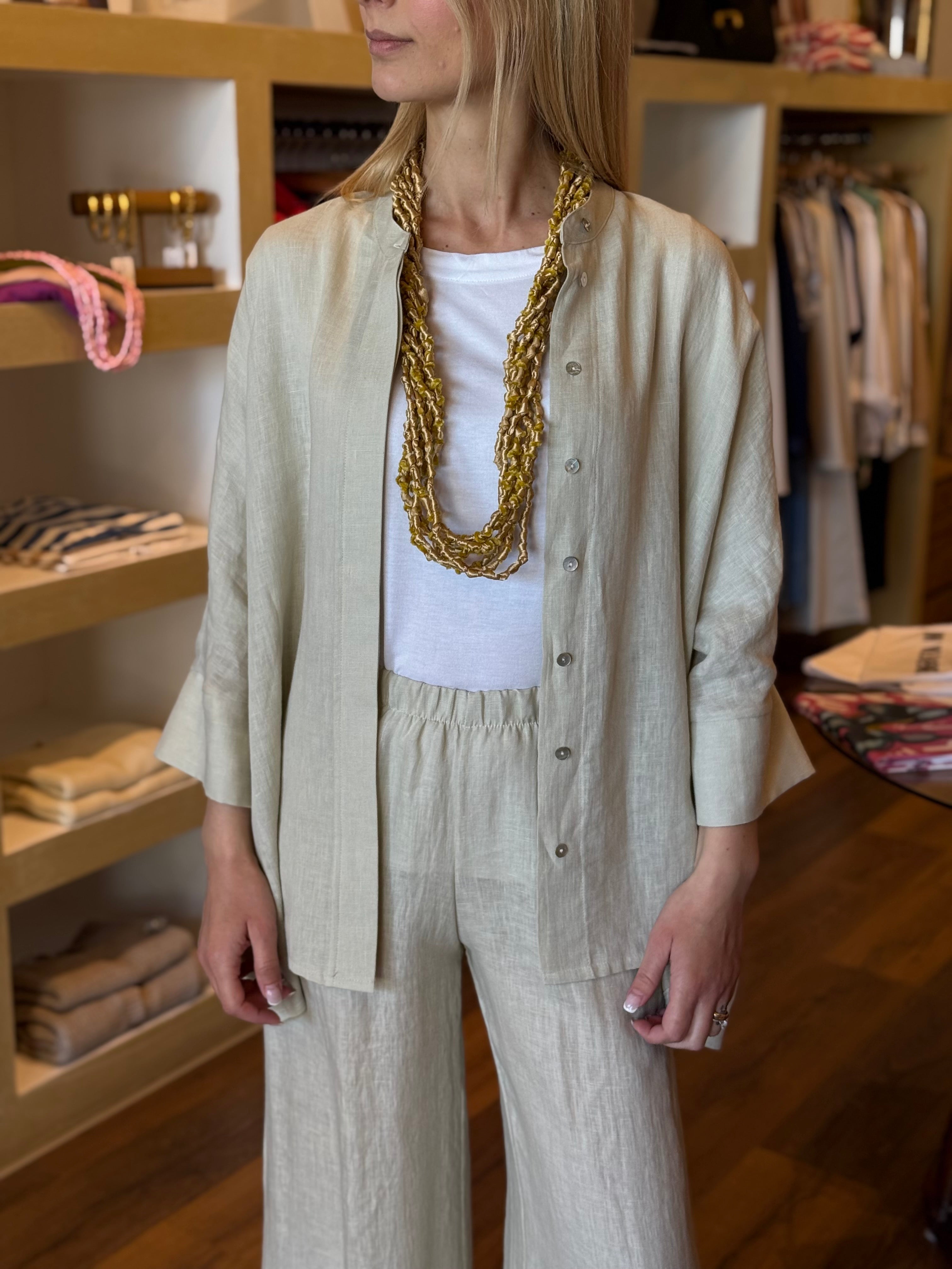 Camicia collo alla coreana colore sabbia in lino Gioia