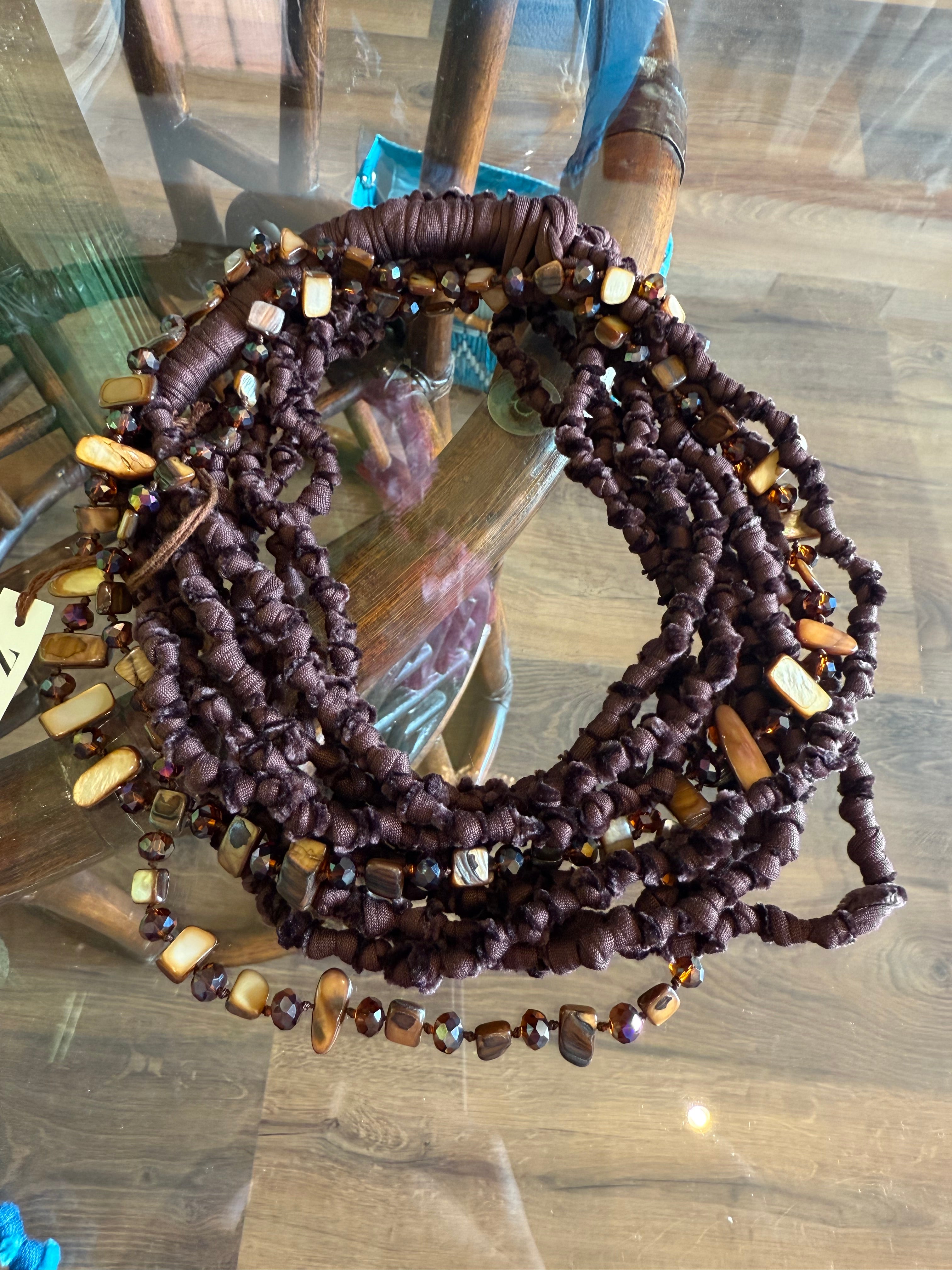 Collana artigianale a cinque fili con filo decorativo in perle/pietrine – Roberta Zanelli