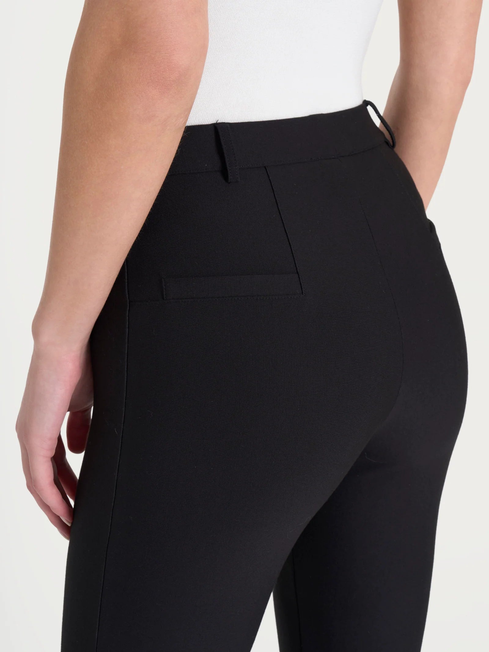 Pantalone flare alla caviglia in Compact - Nero