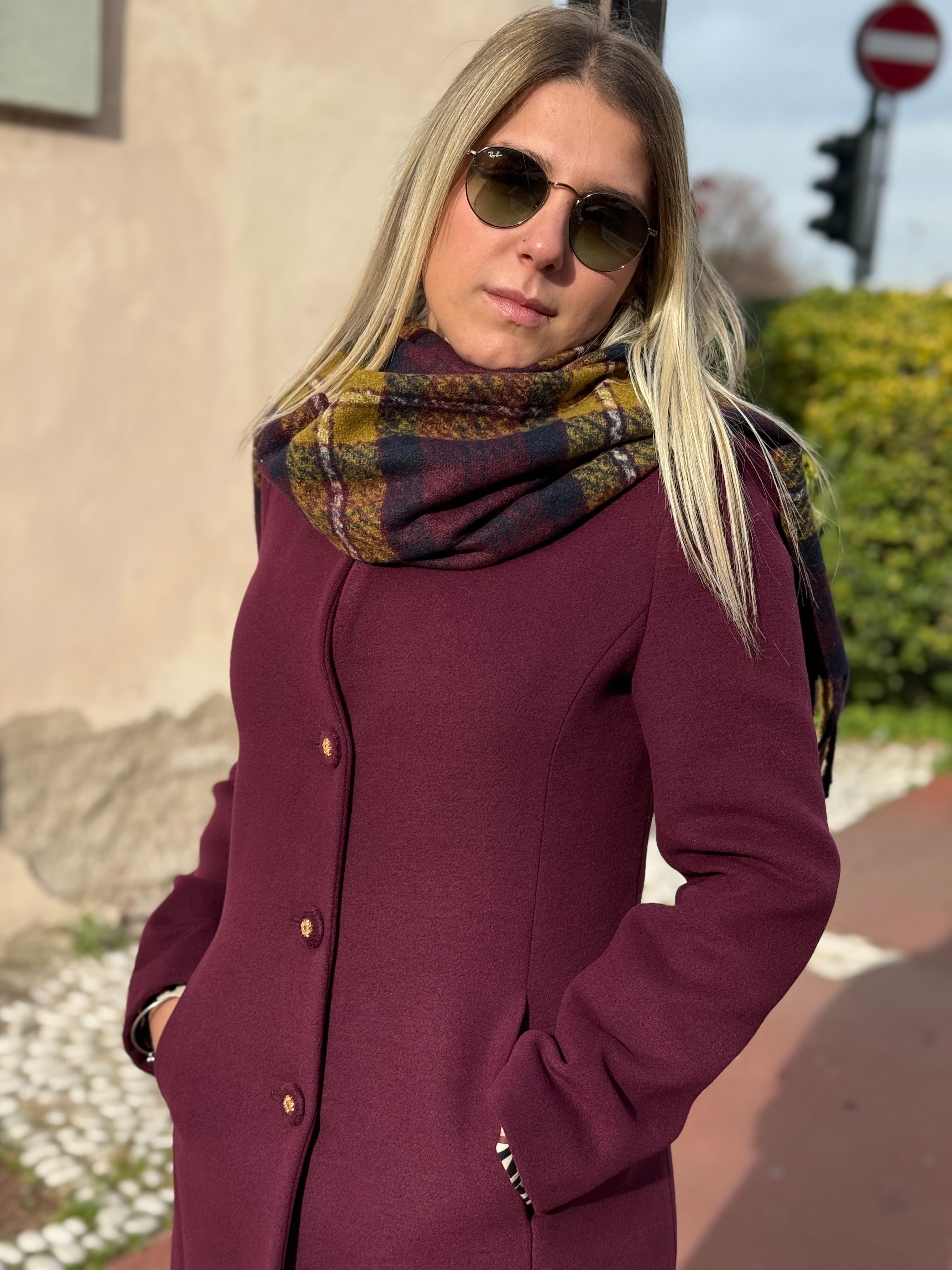 Cappotto vinaccia con collo in piedi Rinascimento