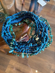 Collana artigianale a cinque fili con filo decorativo in perle/pietrine – Roberta Zanelli