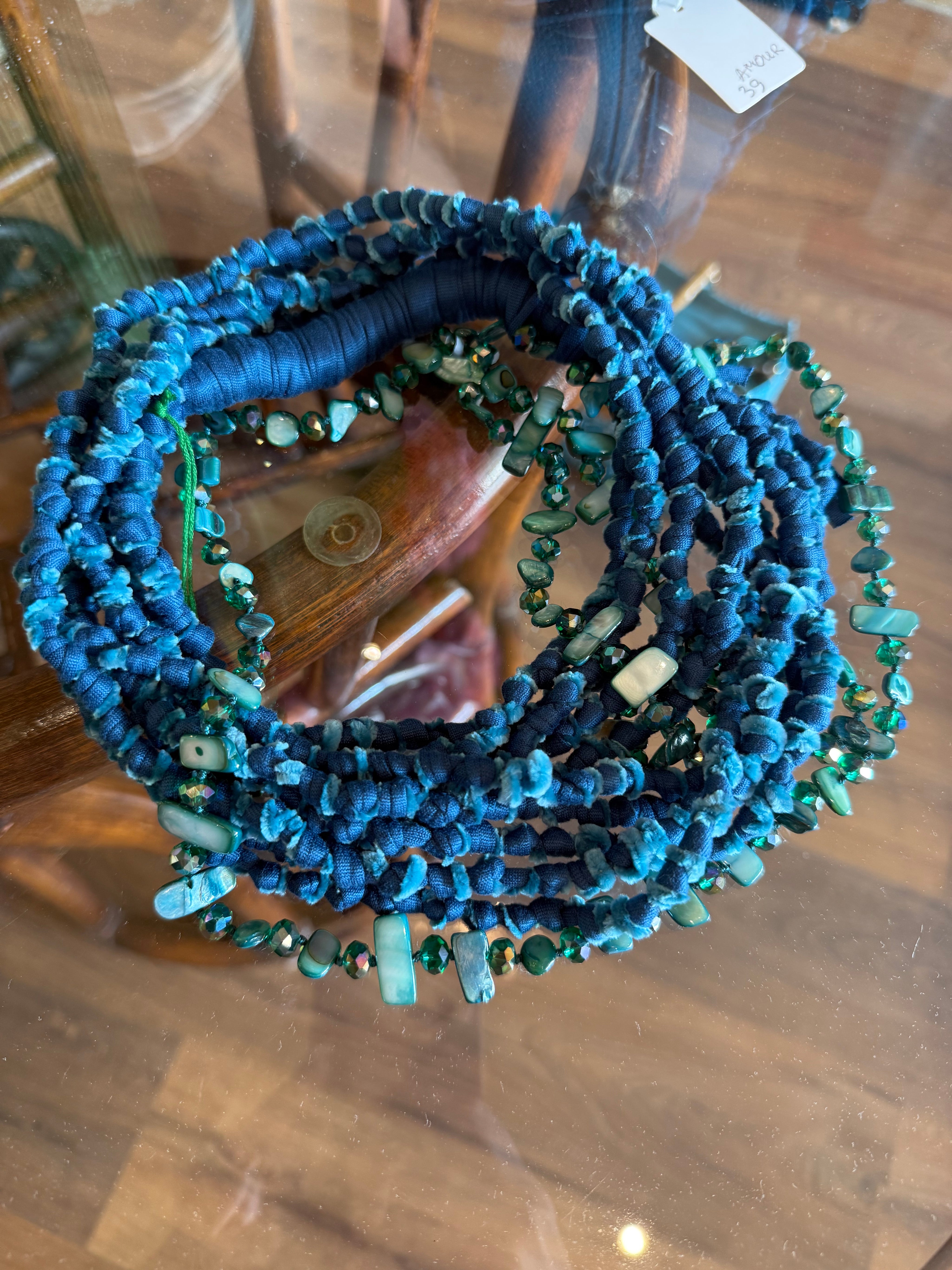 Collana artigianale a cinque fili con filo decorativo in perle/pietrine – Roberta Zanelli