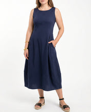 Abito midi blu navy smanicato con tasche