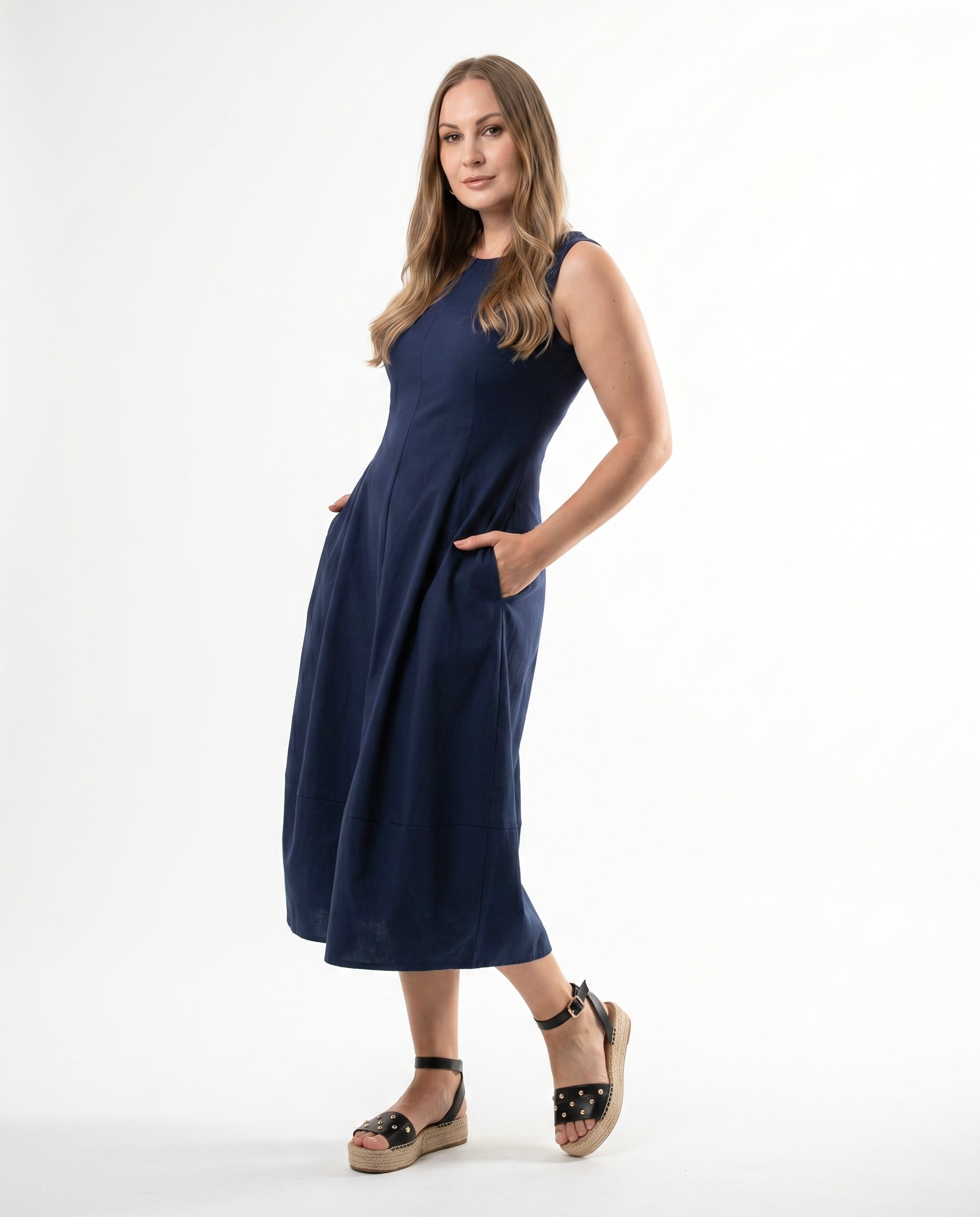 Abito midi blu navy smanicato con tasche