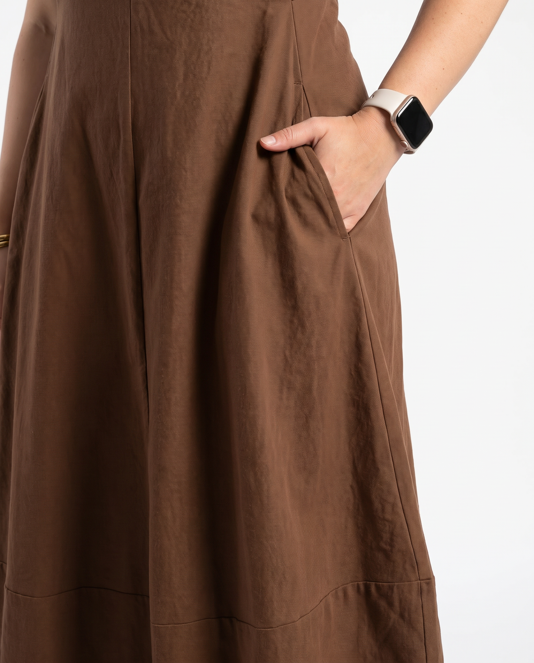Abito midi cioccolato smanicato con tasche