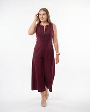 Tuta bordeaux con zip frontale in bengalina elasticizzata con tasche
