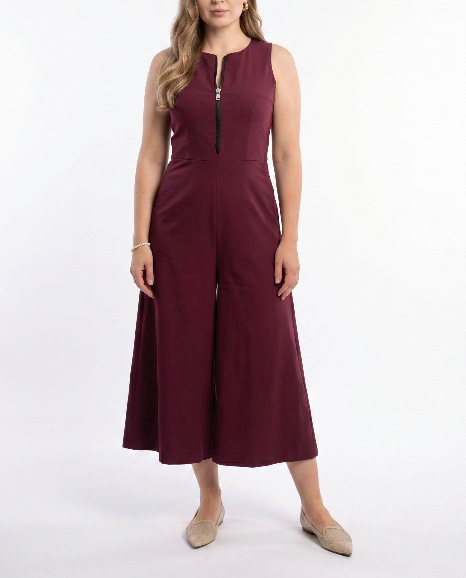 Tuta bordeaux con zip frontale in bengalina elasticizzata con tasche