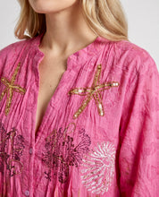 Abito chemisier fucsia con ricami e paillettes stile marino