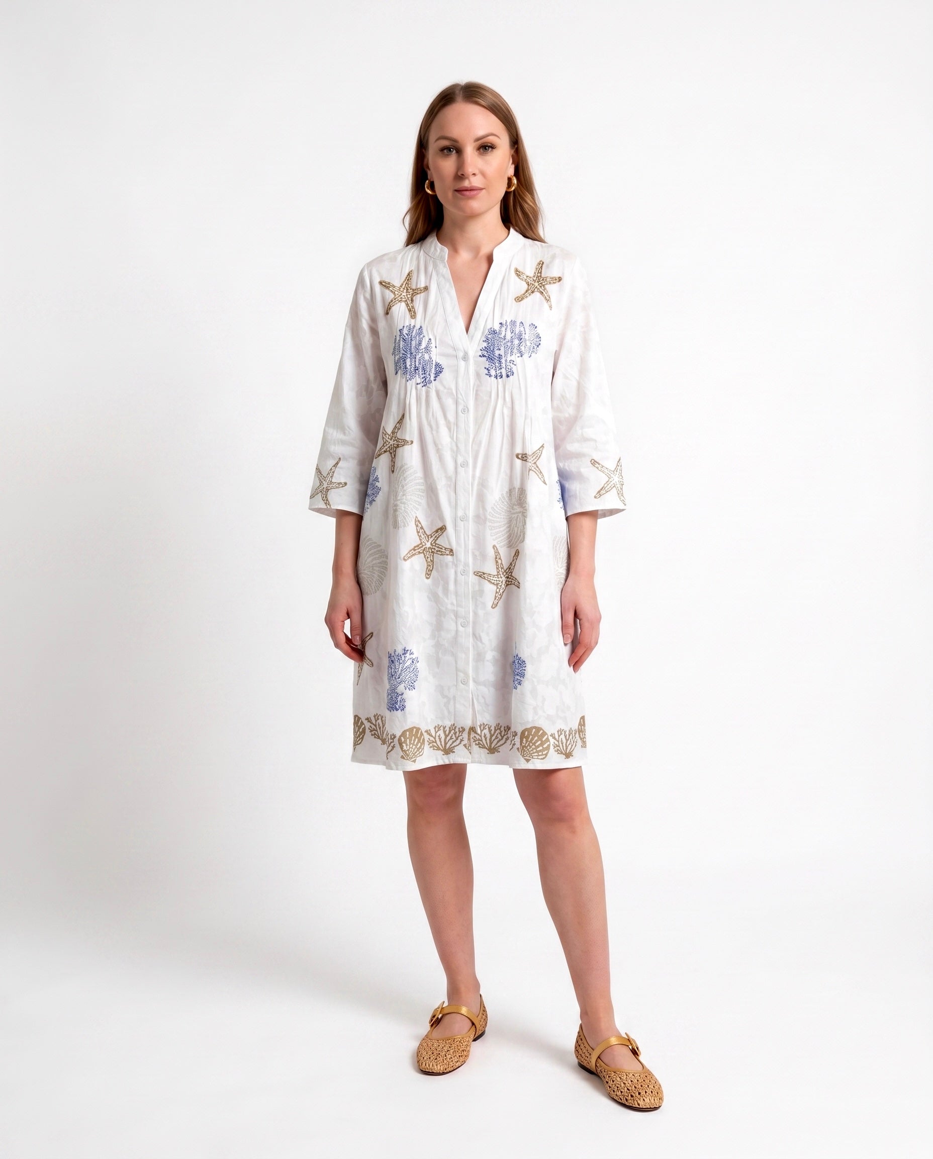 Abito chemisier bianco con ricami e paillettes stile marino