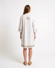 Abito chemisier bianco con ricami e paillettes stile marino