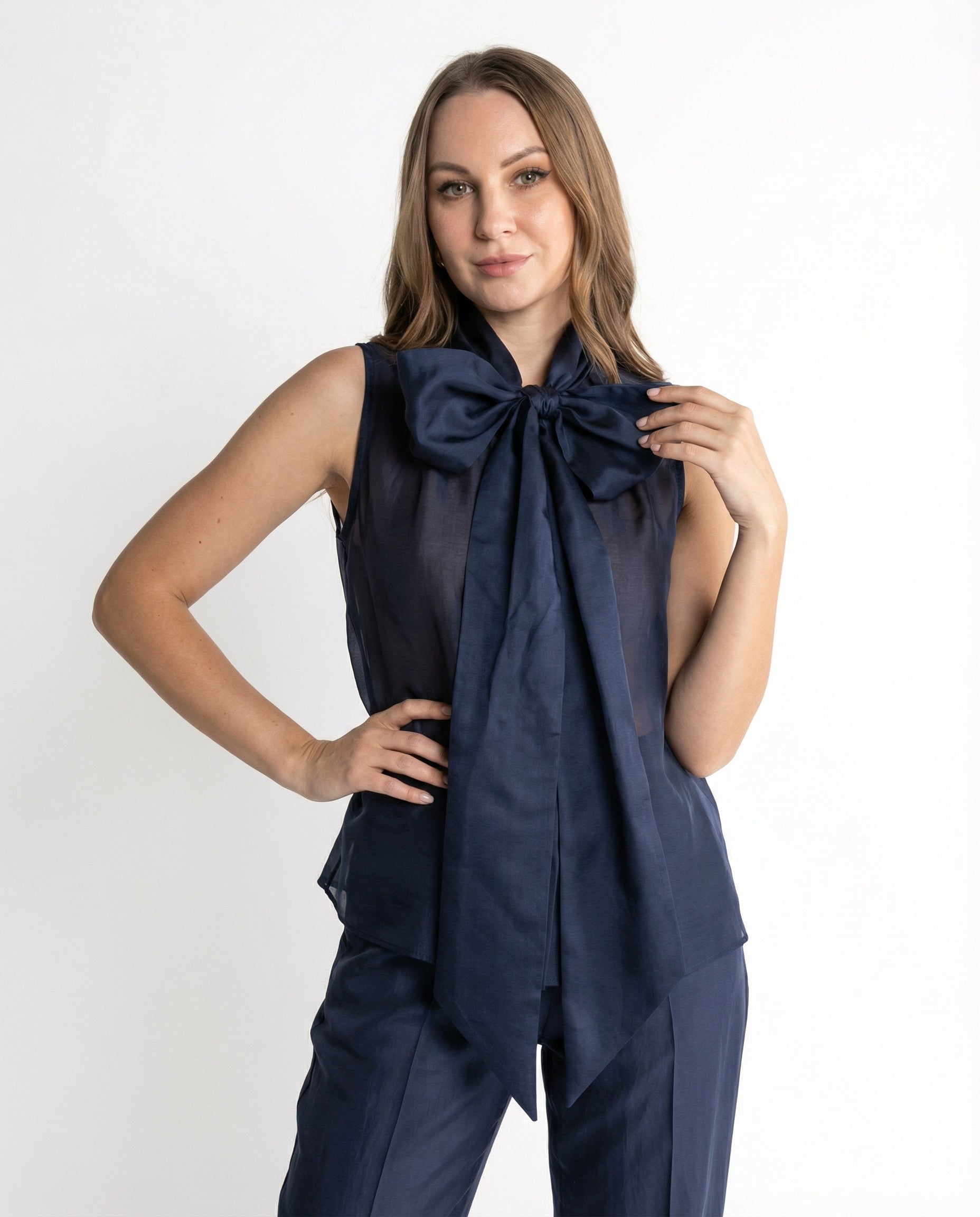 Completo Blu Notte – Top con Fiocco Maxi e Pantaloni Palazzo