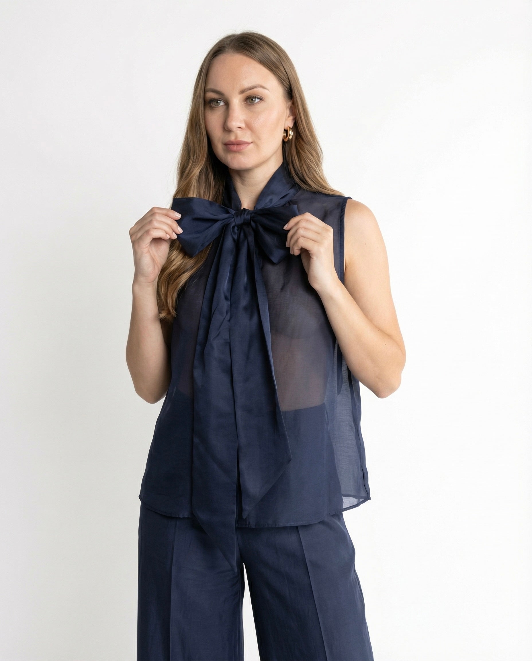 Completo Blu Notte – Top con Fiocco Maxi e Pantaloni Palazzo