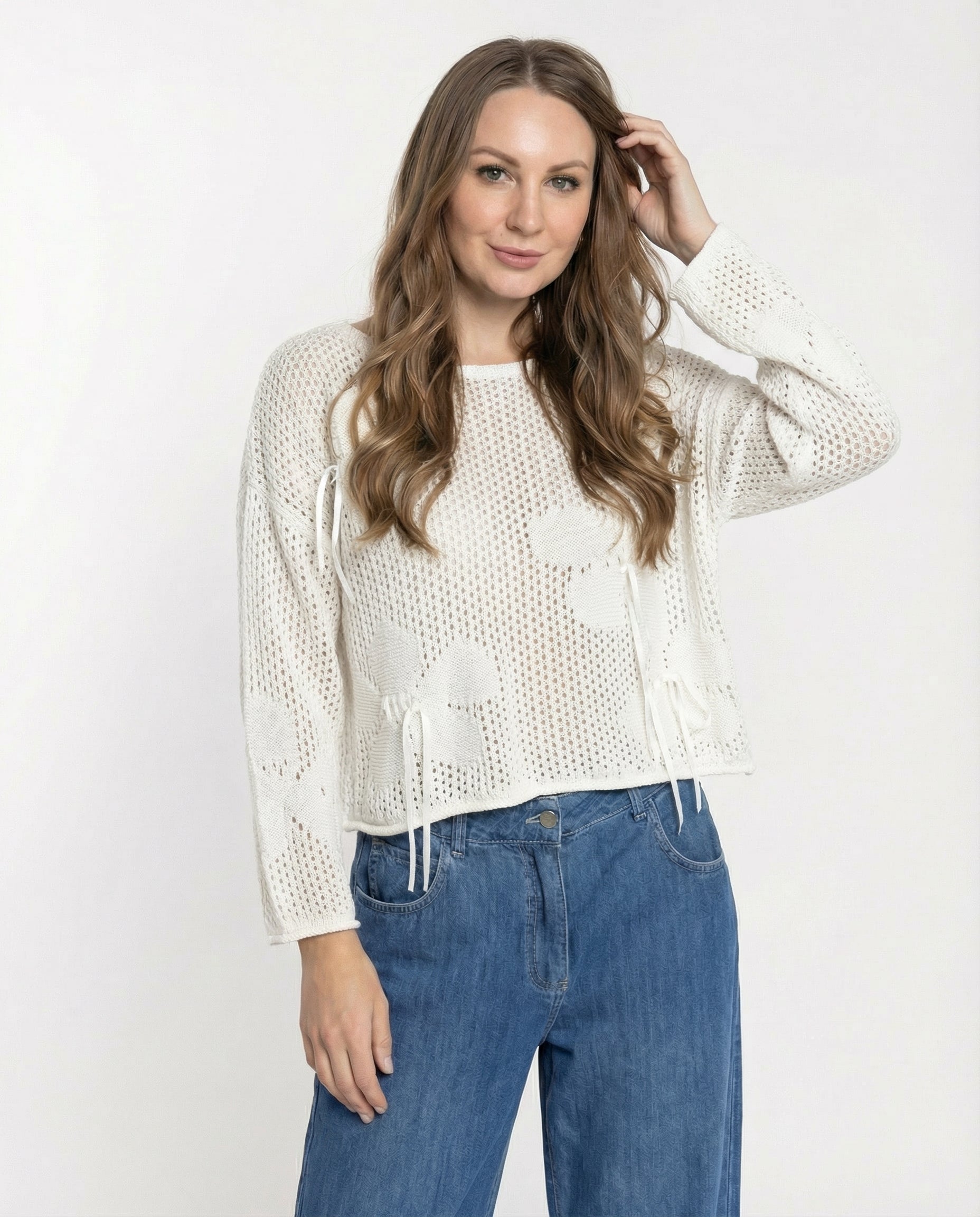 Maglione traforato écru con motivi floreali