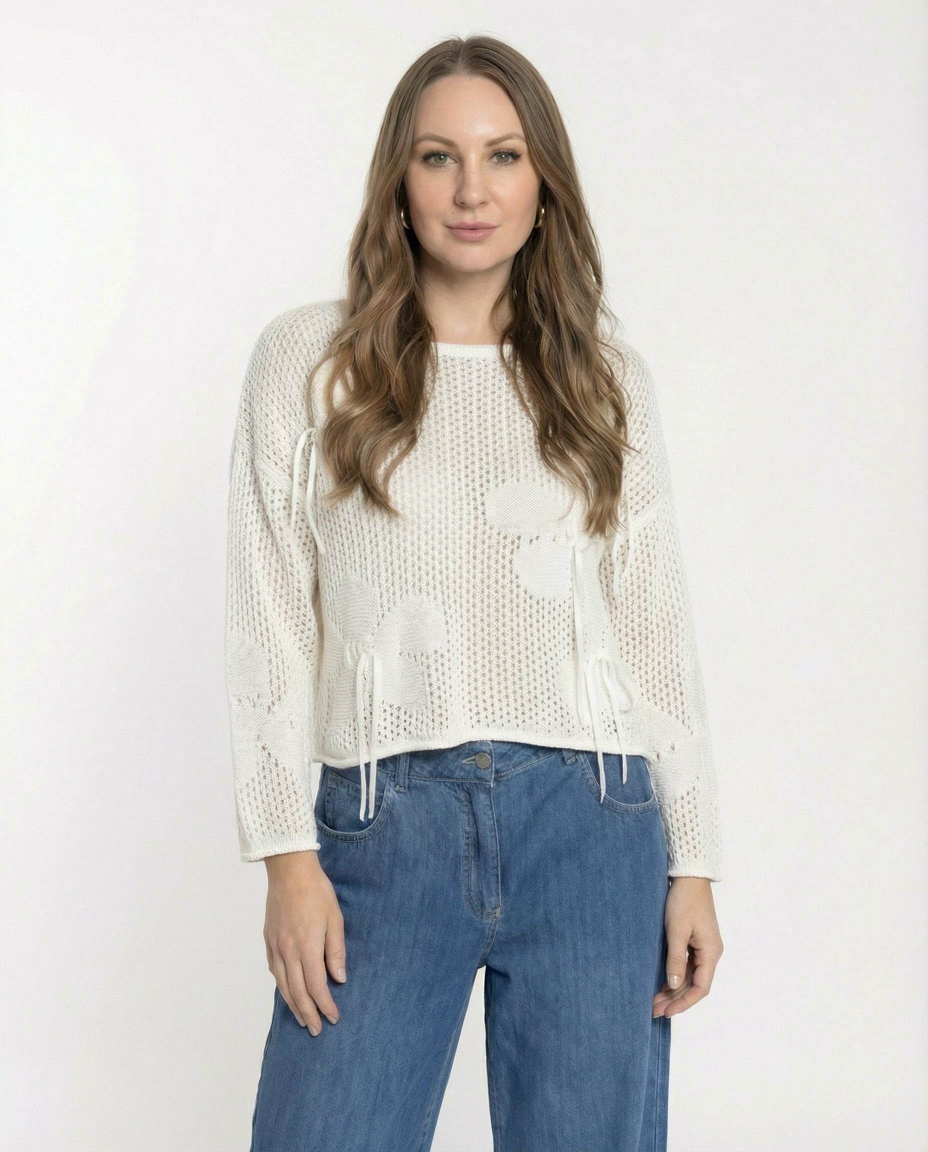 Maglione traforato écru con motivi floreali