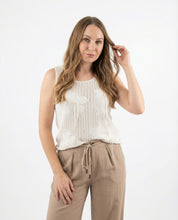 Top traforato in maglia écru con motivo floreale