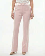 Completo Giacca Doppiopetto e Pantaloni a Zampa Rosa Cipria con inserti in Raso