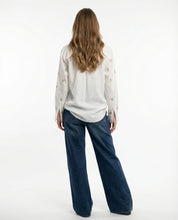 Camicia Bianca con Ricami Floreali