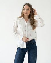 Camicia Bianca con Ricami Floreali