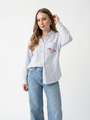 Camicia a Righe Azzurre con Ricamo Rosso