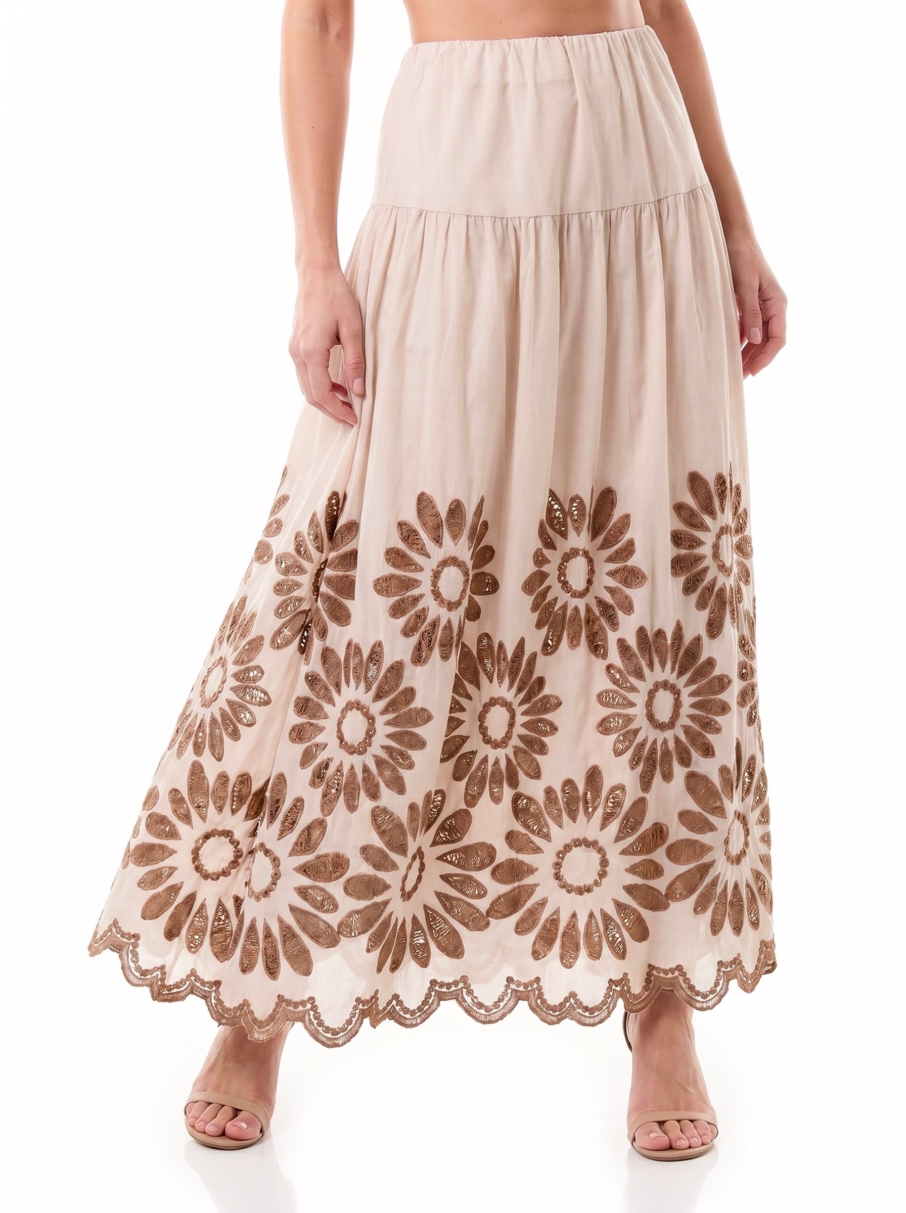 Gonna Lunga con Ricami Floreali Traforati