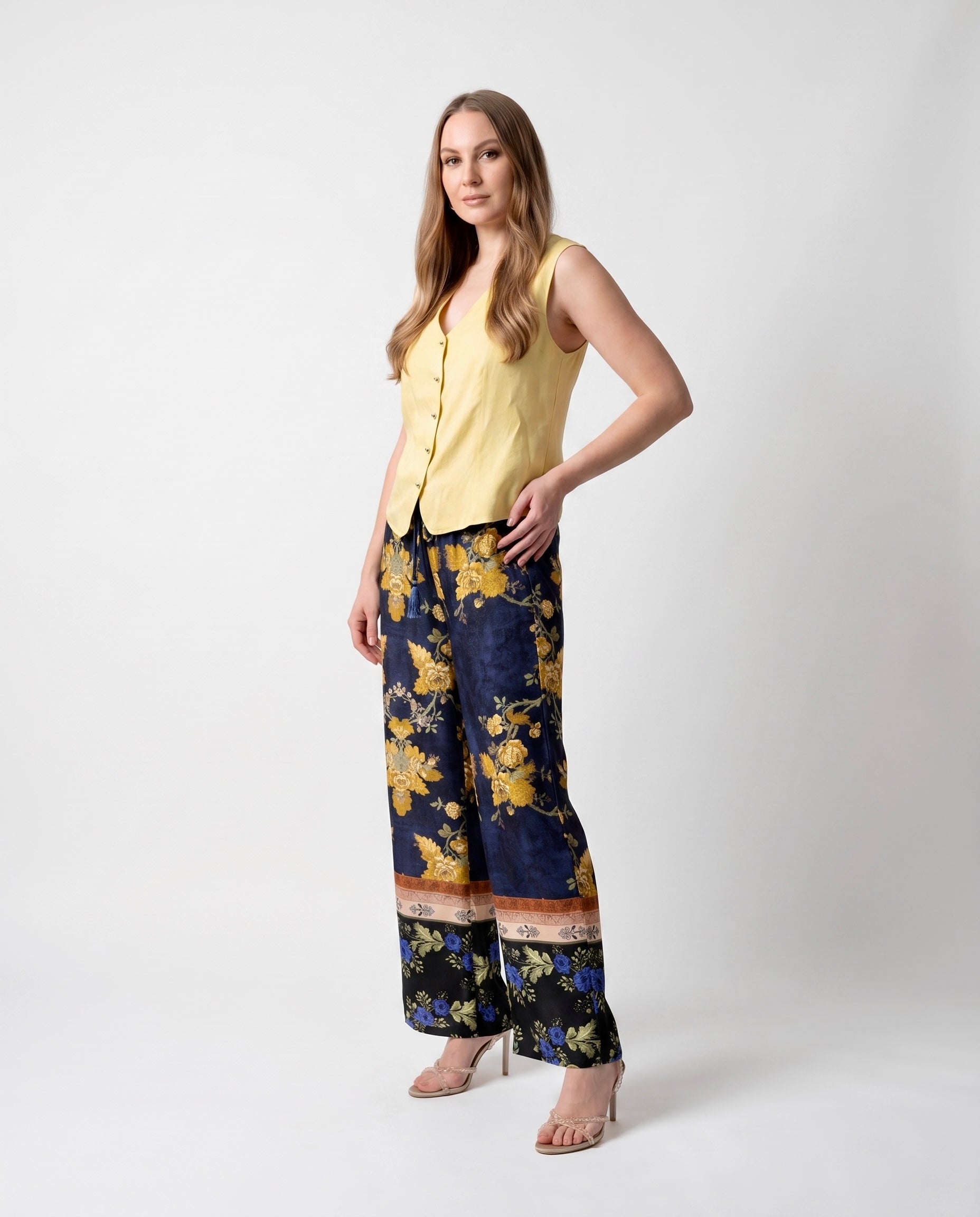 Gilet giallo pastello con bottoni gioiello WuSide