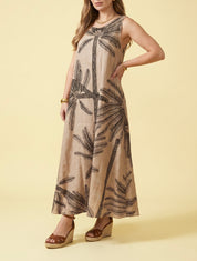 Abito lungo smanicato beige con stampa palme nere Lokita