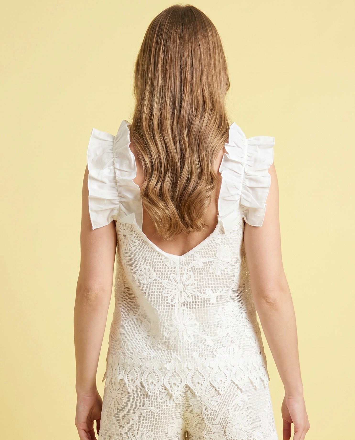 Top in pizzo bianco con spalline volant Lokita