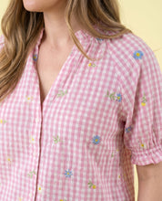 Camicia rosa pastello a quadretti con ricami floreali