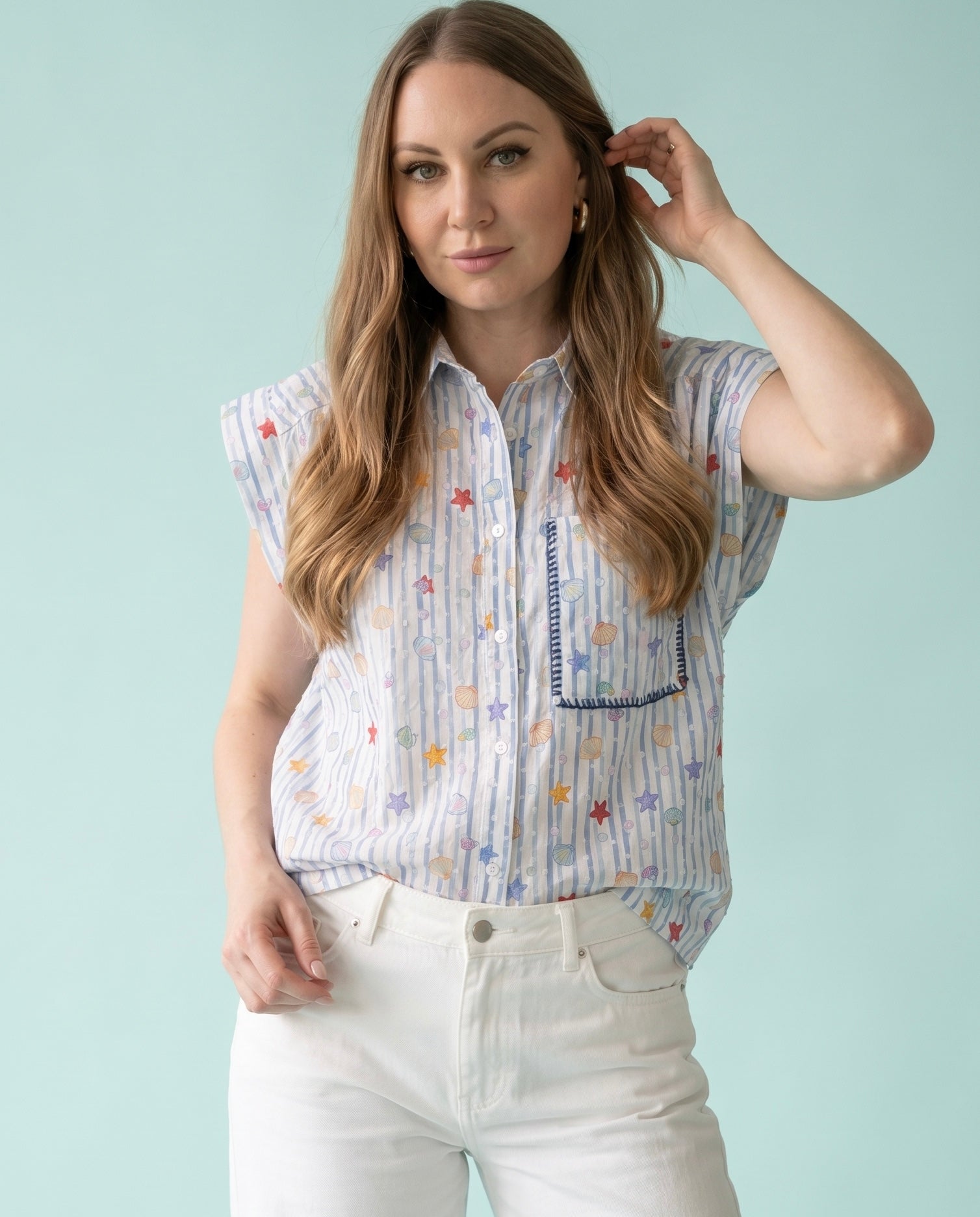 Camicia azzurra a righe con fantasia marina