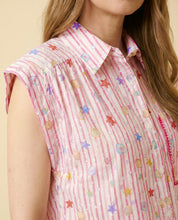 Camicia rosa a righe con fantasia marina