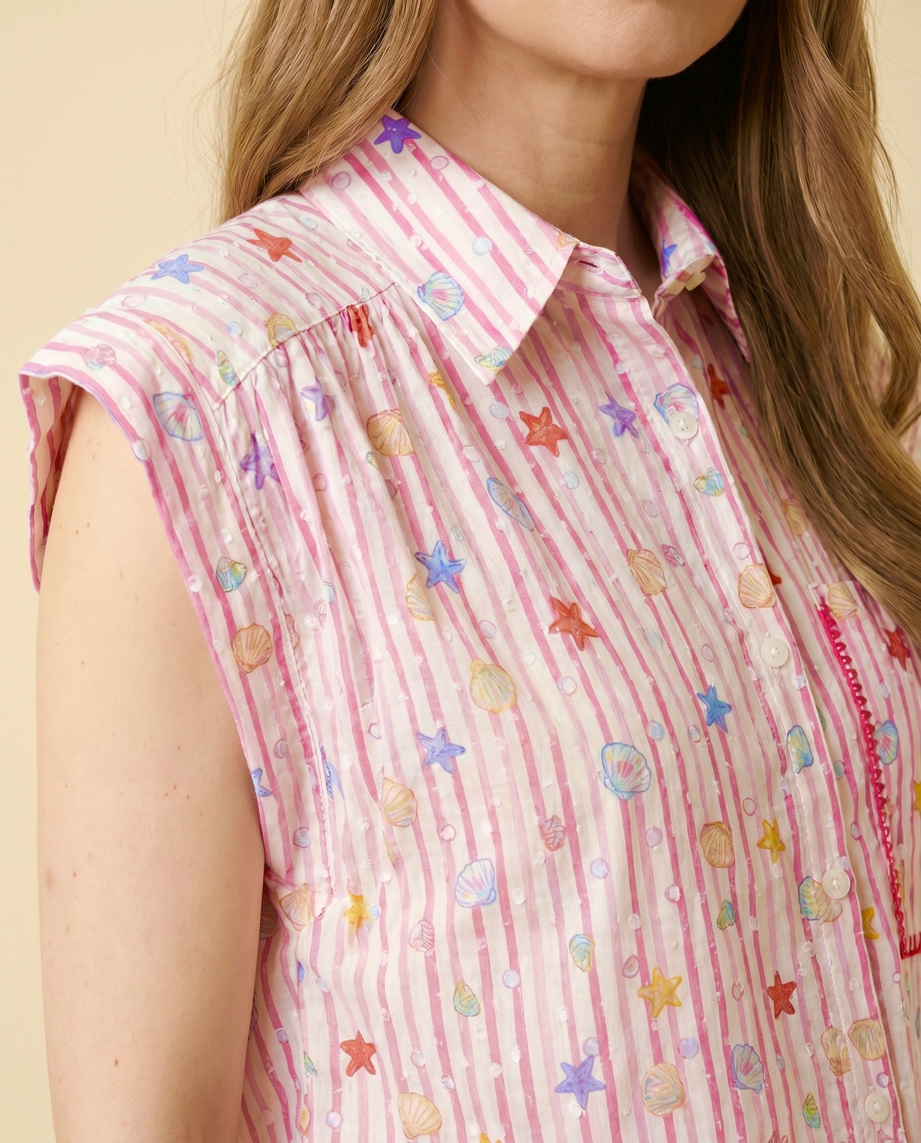 Camicia rosa a righe con fantasia marina