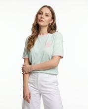 T-shirt a righe con cuore ricamato