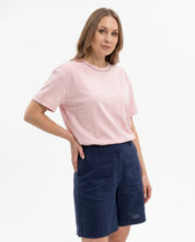 T-shirt basic con dettaglio catena al collo