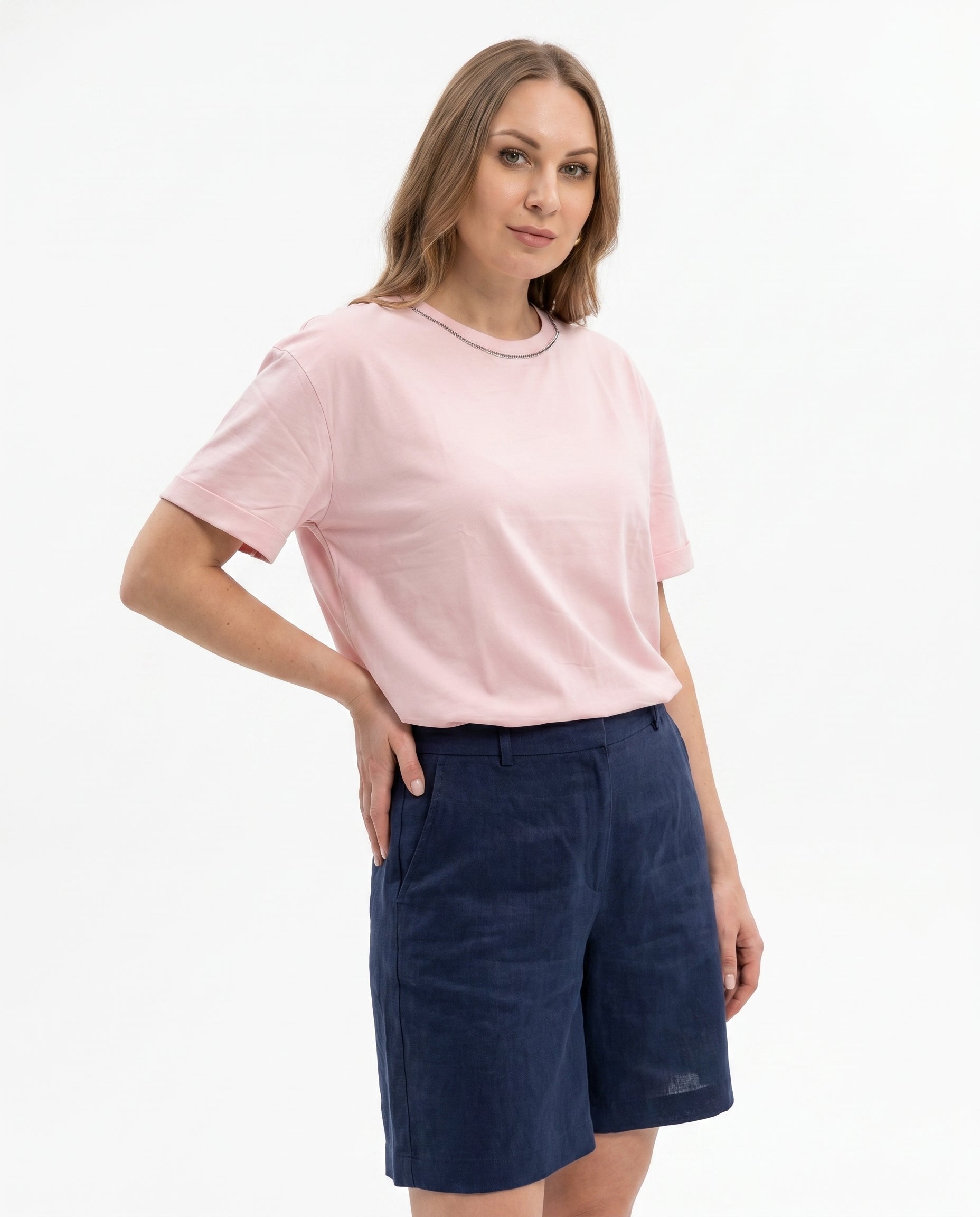 T-shirt basic con dettaglio catena al collo