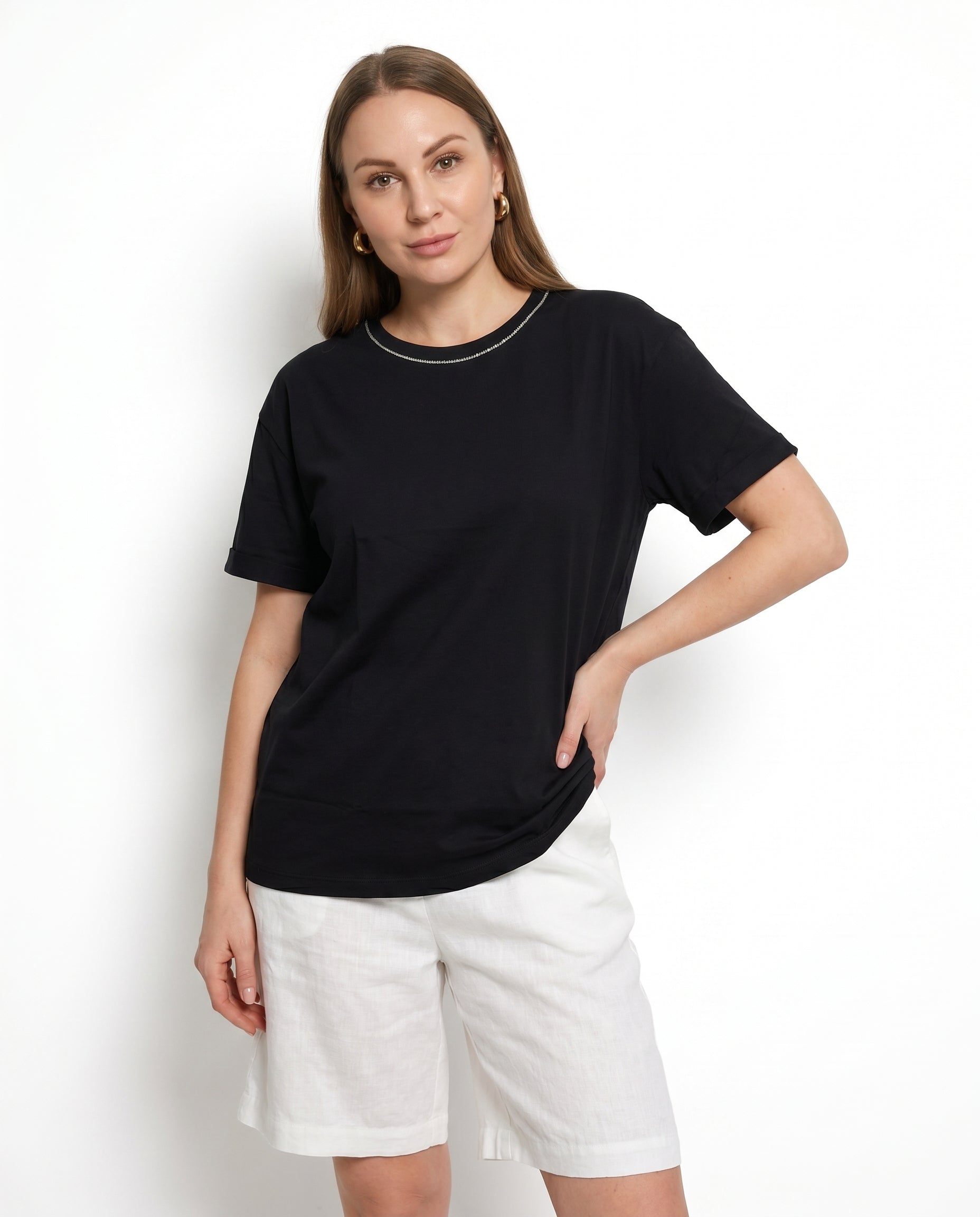 T-shirt basic con dettaglio catena al collo